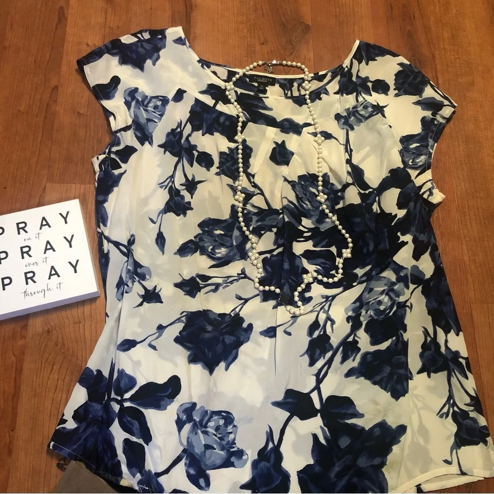 💙🤍BEAUTIFUL 💙NWOT 💙🤍TALBOTS S/S BLOUSE💙EUC💙Size 14🤍 - Picture 2 of 4